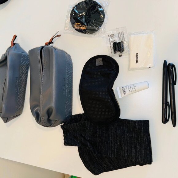 Cole Haan American Airlines Business Class Amenity Kit with Zipper Pouch - Picture 4 of 9